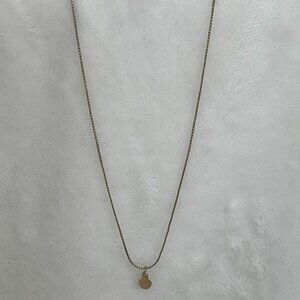 Gold pendant necklace